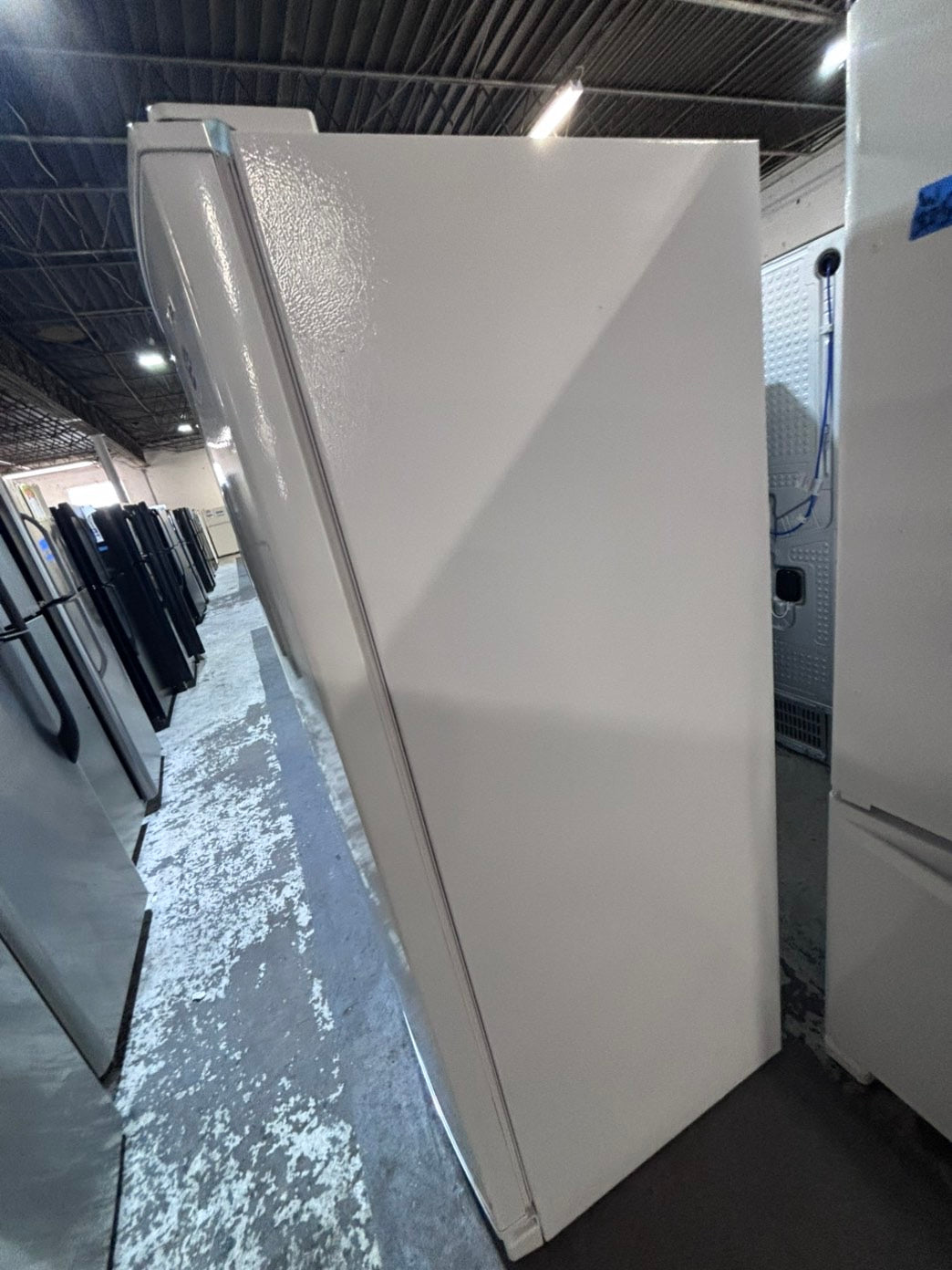 >>whirlpool 33”wide x 66 height x  25”depth up-right freezer white 20cu.ft Refurbished-used #RF5CZXB