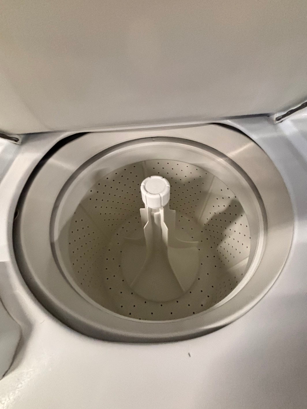 >special 🔥used-  refurbished Frigidaire stacked laundry center Electric 220v washer & dryer unit in white 27" #LW778B