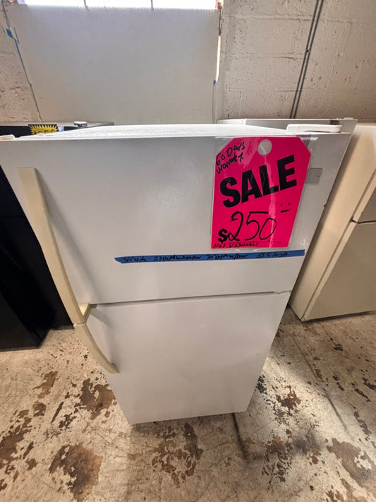 >sale🎈Kenmore 30”18cu.ft -top freezer refrigerator white color              -used refurbished 30” #RWF56B
