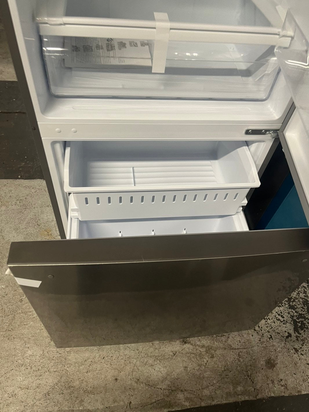 Open box 📦 New S/d 32” Mora 17.2 cu. ft. Counter Depth Bottom Freezer Refrigerator with LED Interior Lighting  #MON17VB2