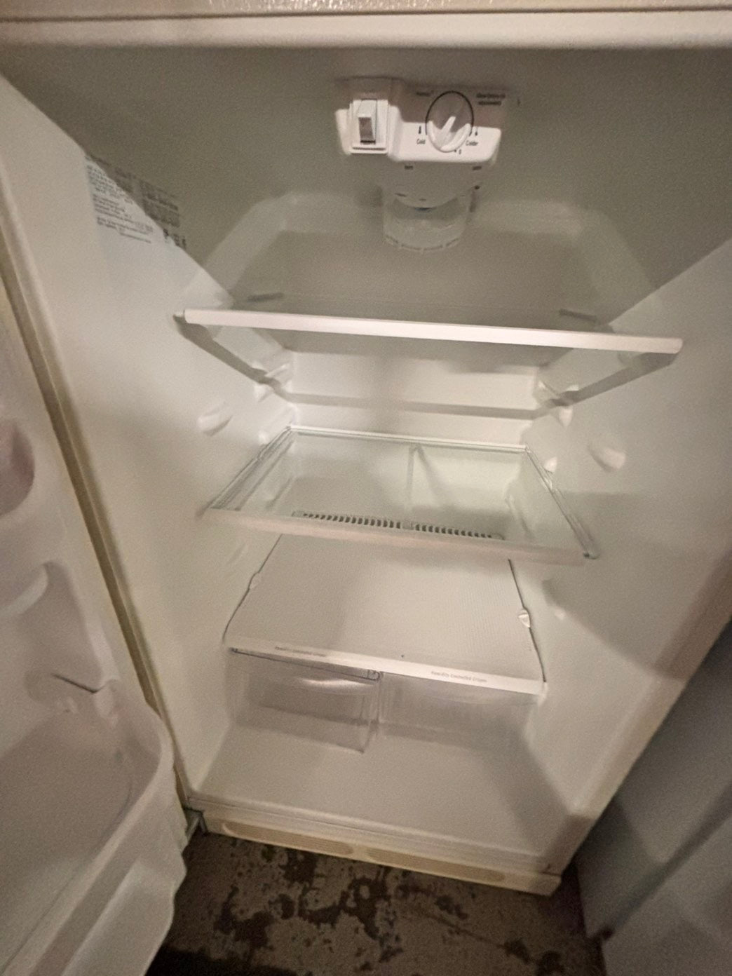 >sale🎈frigidaire 29” 17cu.ft -top freezer refrigerator off white color   -used refurbished 30” #TY22RB