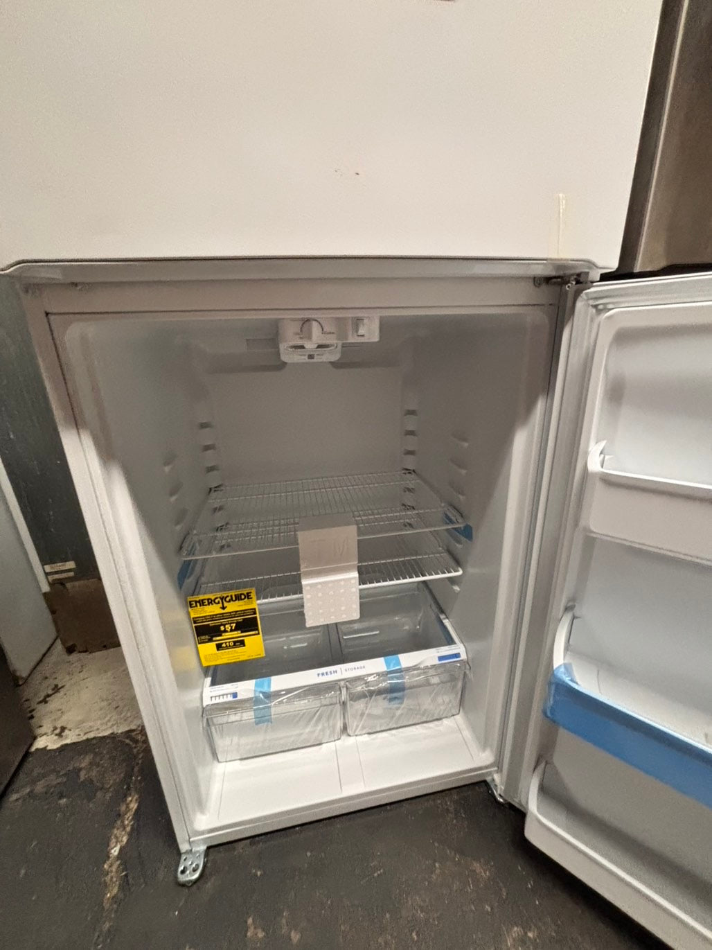 >Open box 📦 New S/d -Frigidaire
30” in. Top Freezer Refrigerator in white color  #RFW55B