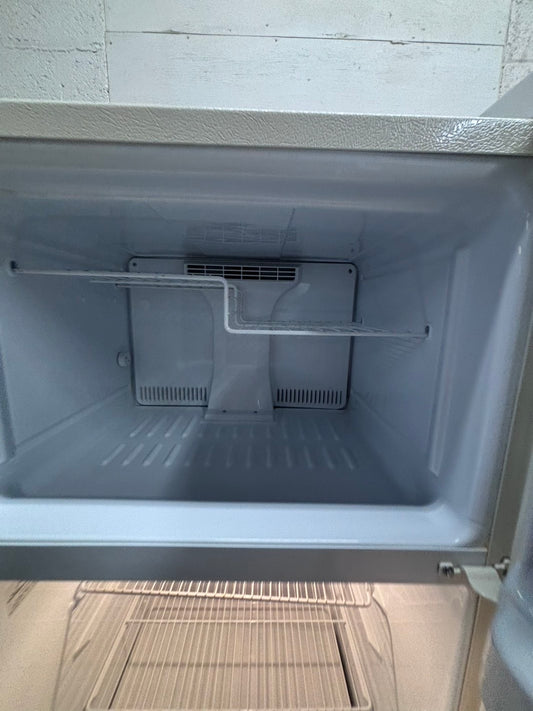 >Whirlpool 30” top freezer refrigerator in off white color -used refurbished 30’ #RF3K6B