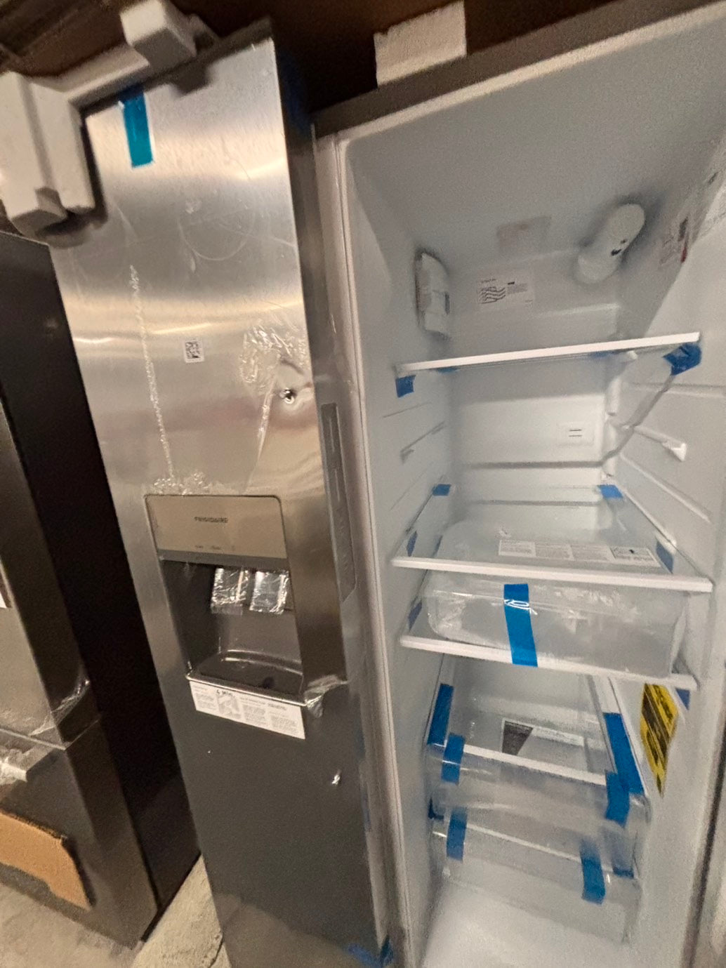 >newOpen Box 📦 | scratch & dent Frigidaire full size  36”in. Side-by-Side Refrigerator in Stainless Steel with iced maker & water dispenser #RF261FB