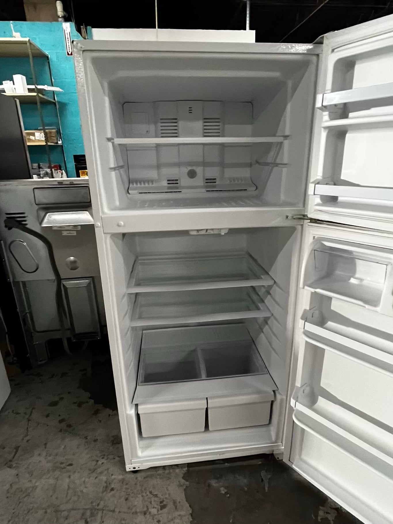 *Whirlpool top freezer refrigerator in white 28” used - refurbished #RF166HB