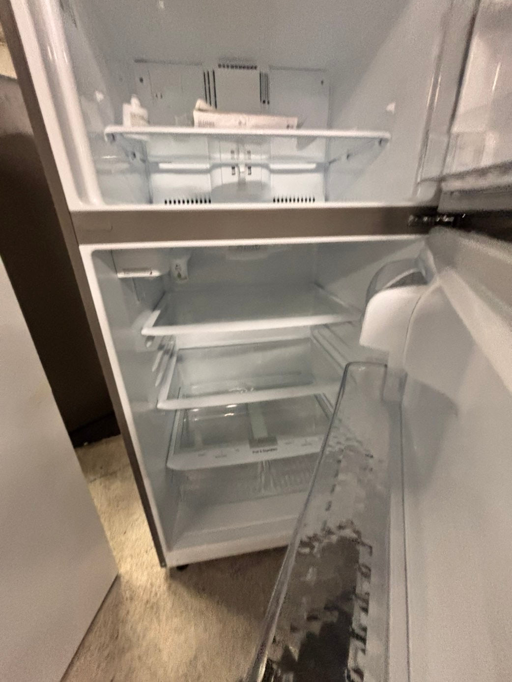 >new open box costumer return scratch & debt LG 33” Top freezer fridge, stainless #RLCF3C2B