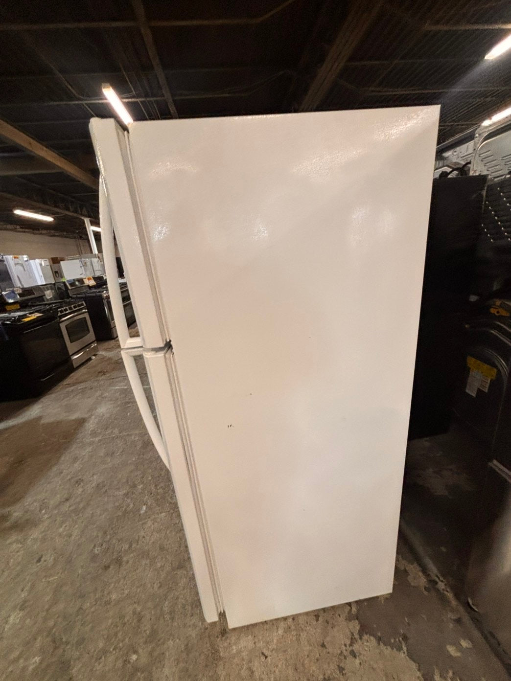 >*frigidaire 30”x 66h ,18cu.ft -top freezer refrigerator working 💯 white  color -used refurbished 30”  #TB4WYCB