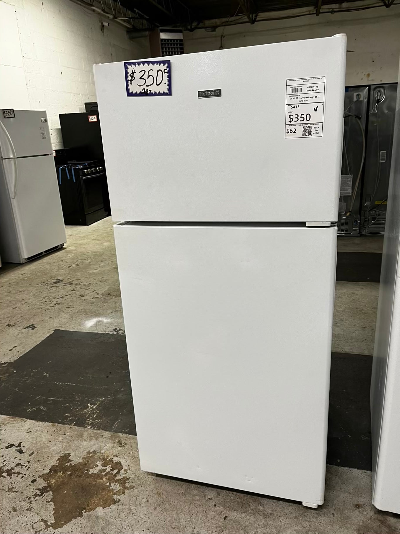 * Hotpoint top freezer refrigerator in white no ice maker 28" #RF903SB