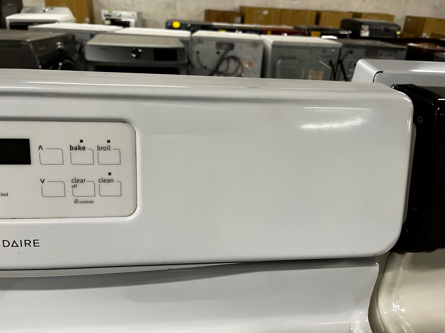 * Frigidaire gas range 4 burner bake broil in white 11 30" Refurbished #ER282KB