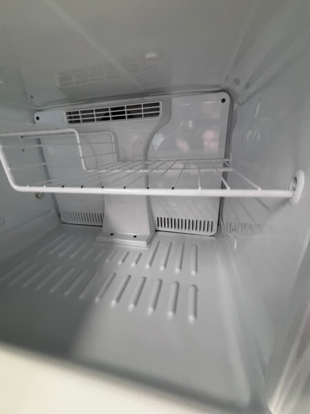 }28”w x 68 1/2h.GE   top freezer fridge  ,black  working 💯  used-refurbished #FT21SRB