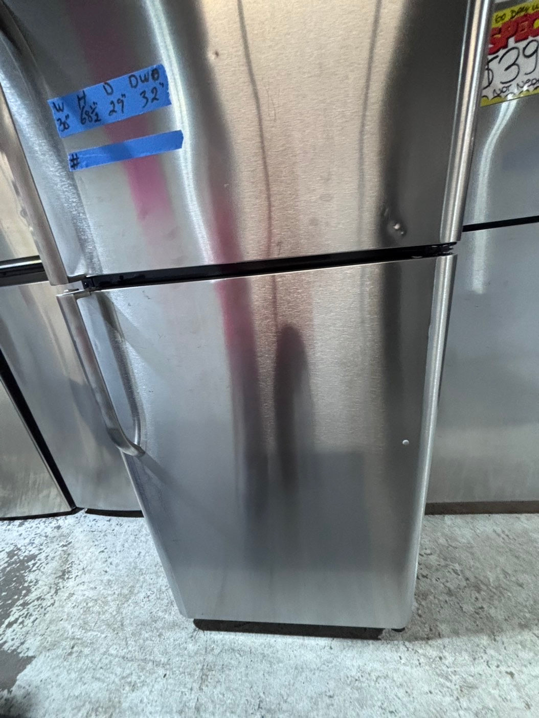 >>Frigidaire 21cu.ft -top freezer refrigerator stainless steel -used refurbished 30” #RFP16B