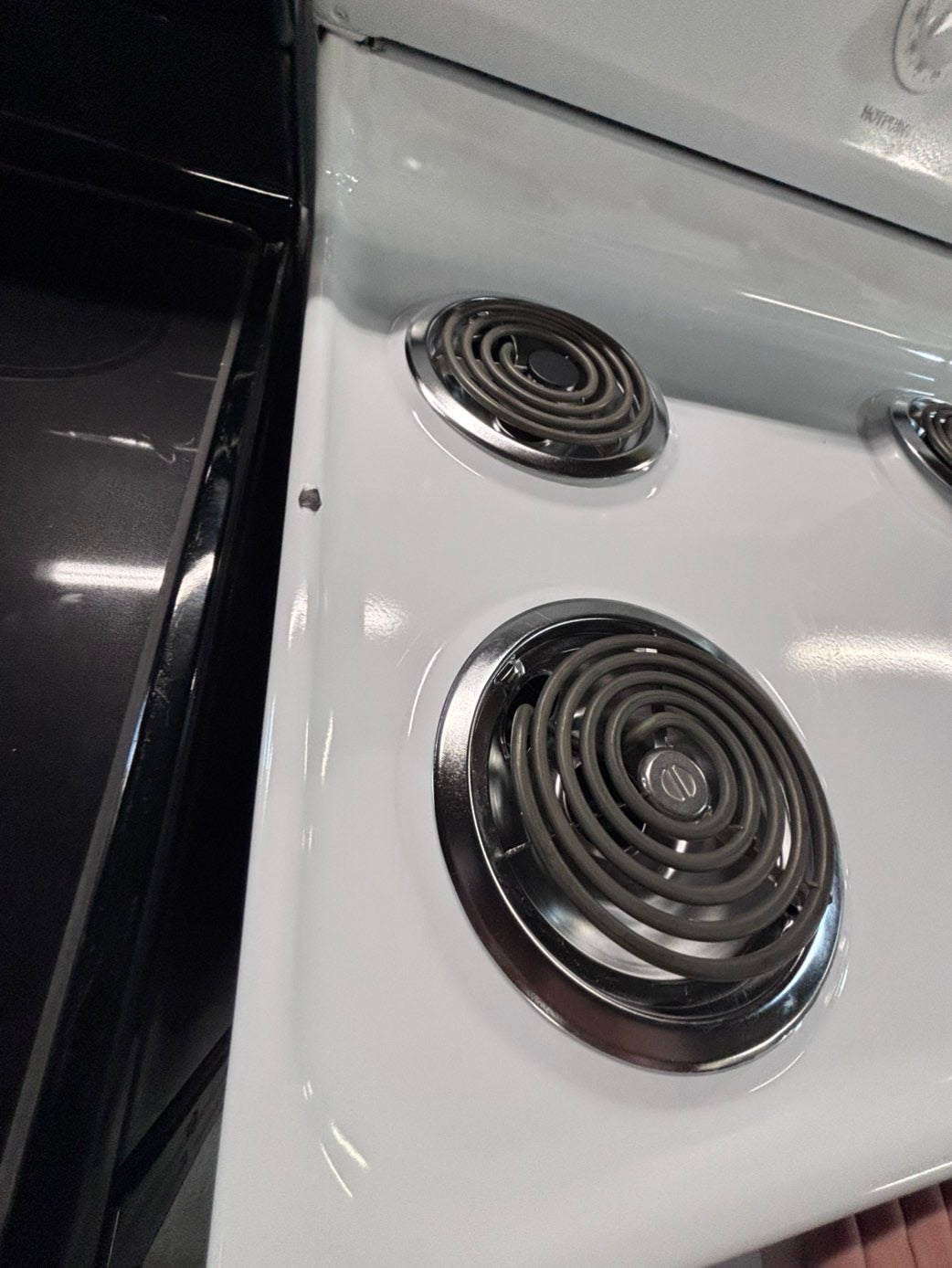 >*hot point white electric coil top range coil 220v bake /Broil 4 burner used-Refurbished  great condition 30" #HEF95B