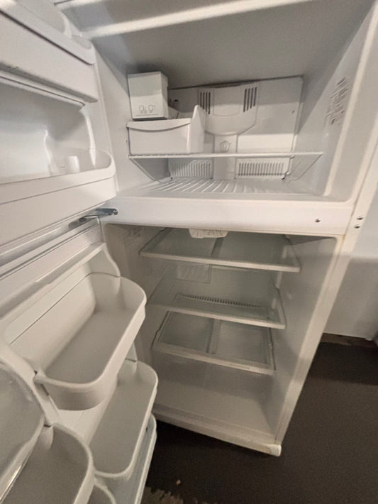 >sale🎈Kenmore 30”18cu.ft -top freezer refrigerator with ice maker inside white color              -used refurbished 30” #PZX2R6B