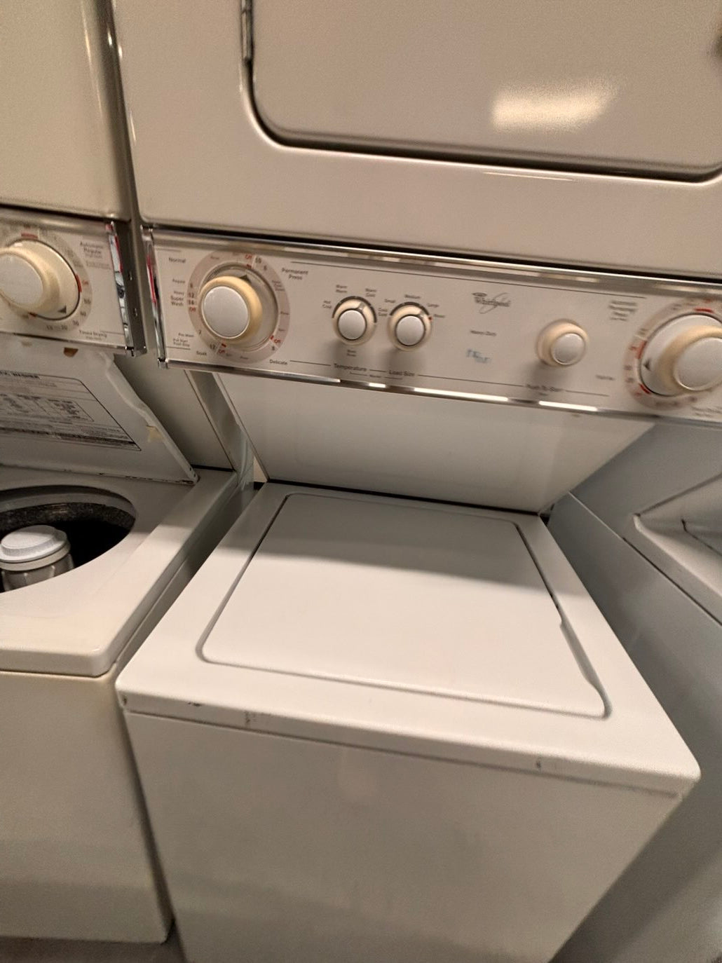 }}Whirlpool stacked laundry center Electric 220v washer & dryer set used -in  white 24" #LCW24YTB