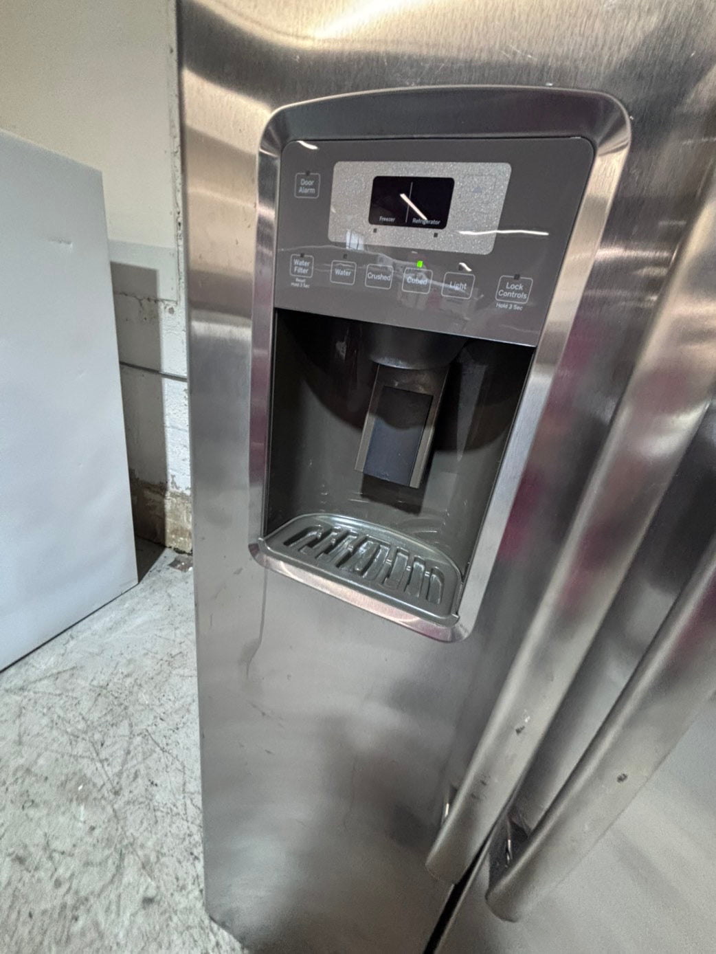 >>36” GE side by side Refrigerator and freezer stainless steel w/ice water dispenser 36” #AR243B
