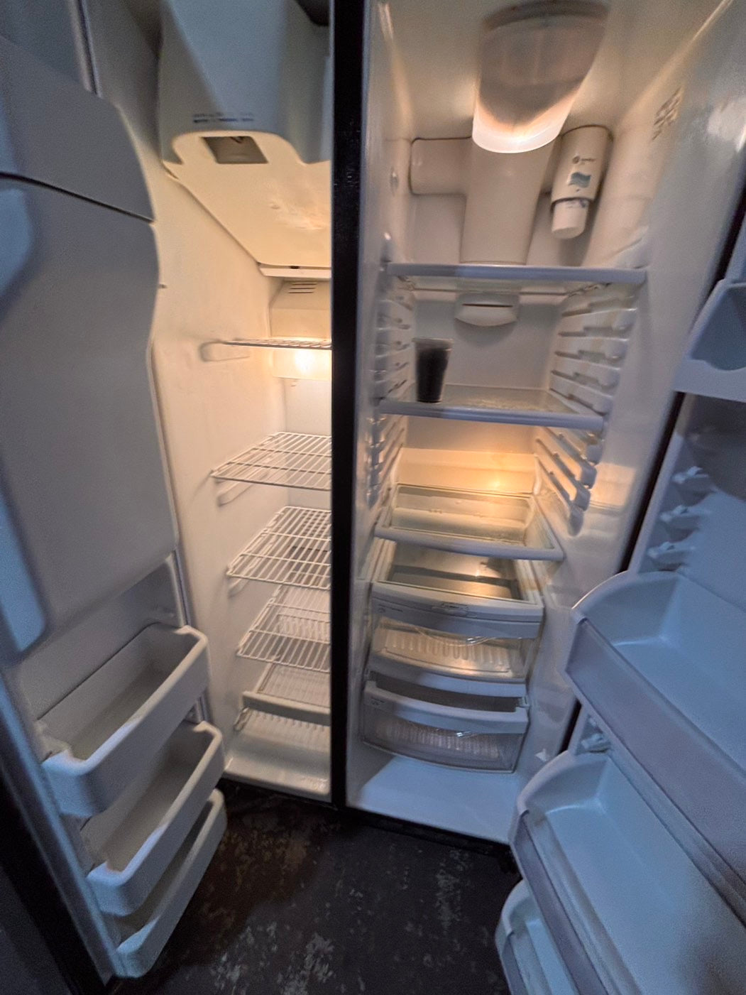 >*SPECIAL🔥🔥36” x 69h x 28”depth GE side by side Refrigerator and freezer stainless steel w/ice water dispenser 36” #SBW2RZB