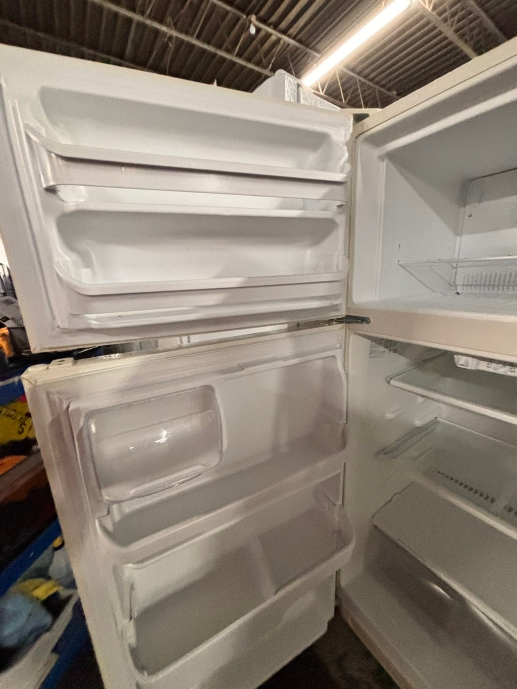 >sale🎈frigidaire 29” 17cu.ft -top freezer refrigerator off white color   -used refurbished 30” #TY22RB