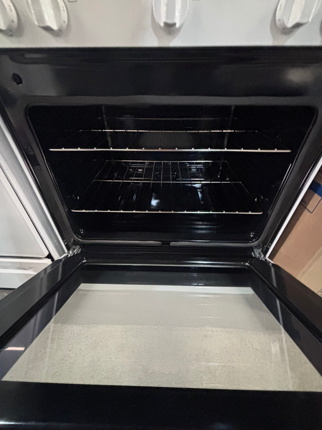 >>like new frigidaire Gas range 5 burner bake broil Hi/Lo self clean in  white used-Refurbished 30” #G1T1A4B