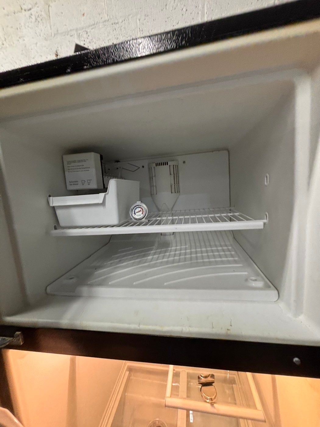 >*whirlpool  30” 18cu.ft -top freezer refrigerator black  with ice maker inside  used-refurbished #RW3B61B