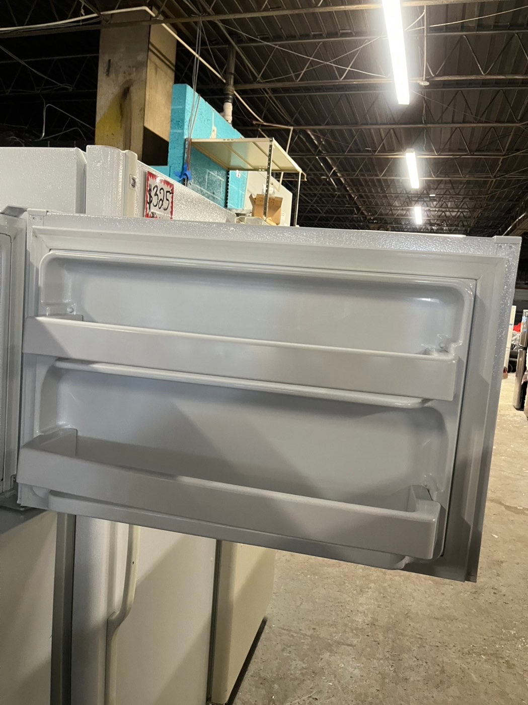 = Hot point  28”top freezer fridge off white used-refurbished #RFHP289B