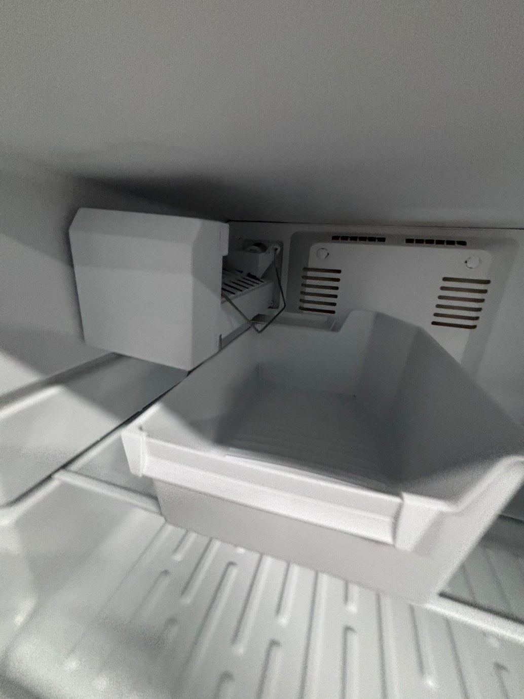 >*28” whirlpool top freezer fridge with ice 🧊 maker inside stainless steel  used-refurbished #FFQW3RB