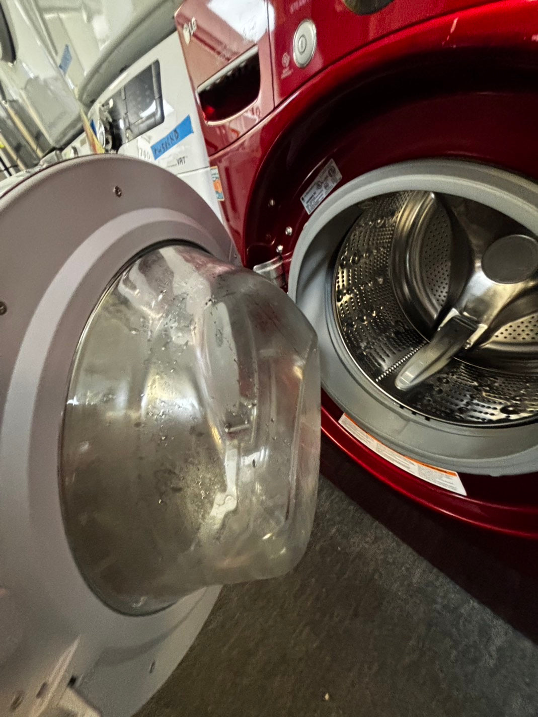 -27 Inch Front-Load Washer with 3.7 cu. ft. Capacity, 9 Wash Programs, SteamFresh/Allergiene Cycles, 11 Options, ColdWash Option and Dual LED Display
#FWR238UL