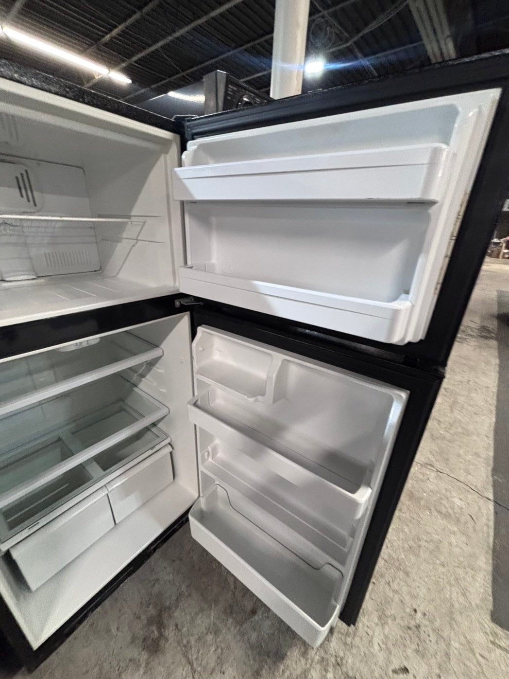 >>Haier 30”18cu.ft -top freezer refrigerator black color              -used refurbished 30” #FT11W6B