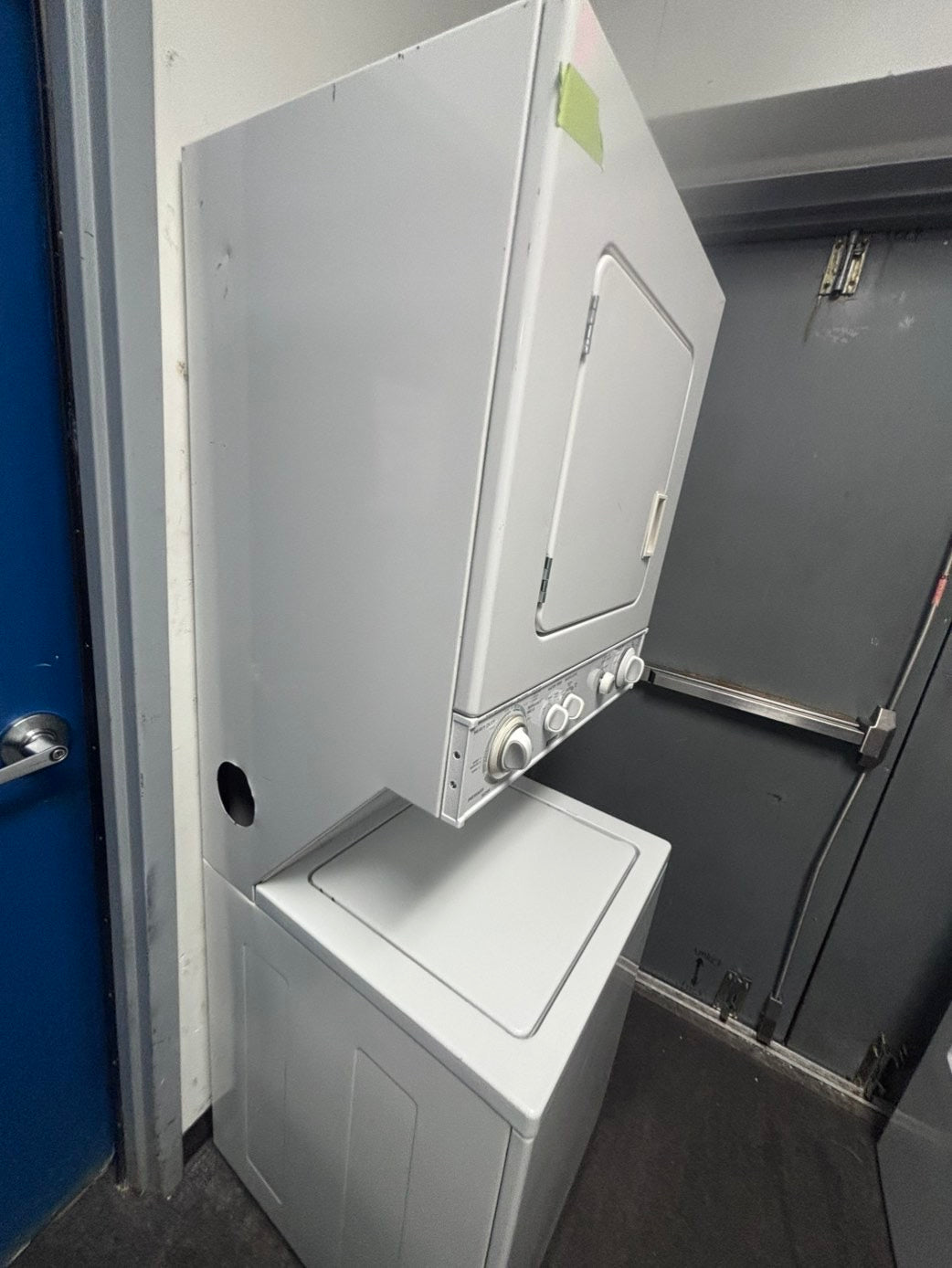 >Kenmore stacked laundry center Electric 220v washer & dryer set used -in white 24" #LC811L