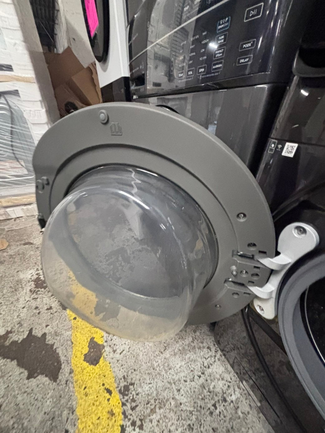 >>Samsung dark gray  washer 5.CU.ft. Large capacity, in great condition 27” stackable or side by side  used-refurbished  #SGW1DR4B
