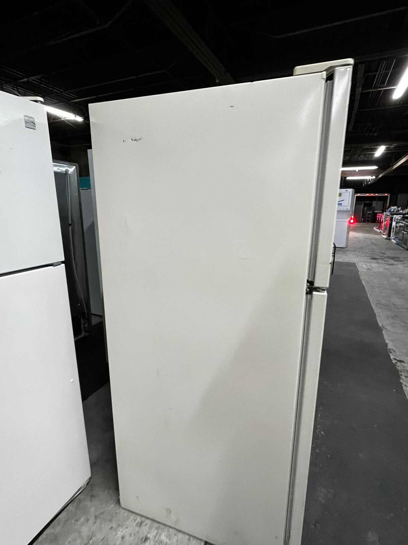 * 🎉 Black Friday ⚡️ Whirlpool top freezer refrigerator in off white no ice maker 28" #RF34774TB