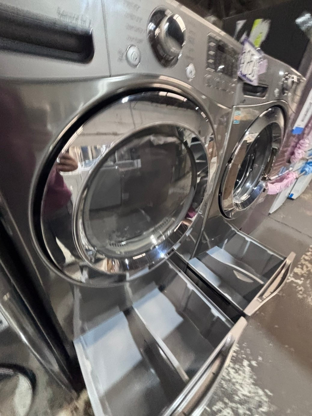 >>used- LG  Kenmore  front load washer & dryer set  electric 220v large  capacity with pedestals in gray (silver) color 27” #PS3EASET