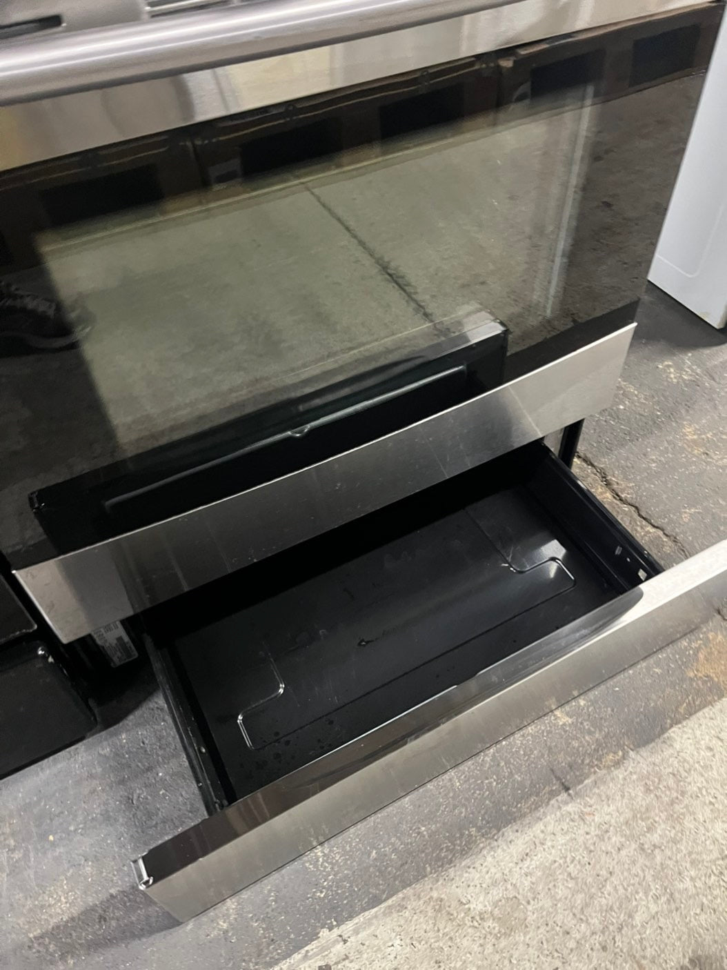 =Samsung  gas stove 5 burner keep warm self clean bake broil i/lo in black & silver -used-Refurbished 30” #GTTA19B