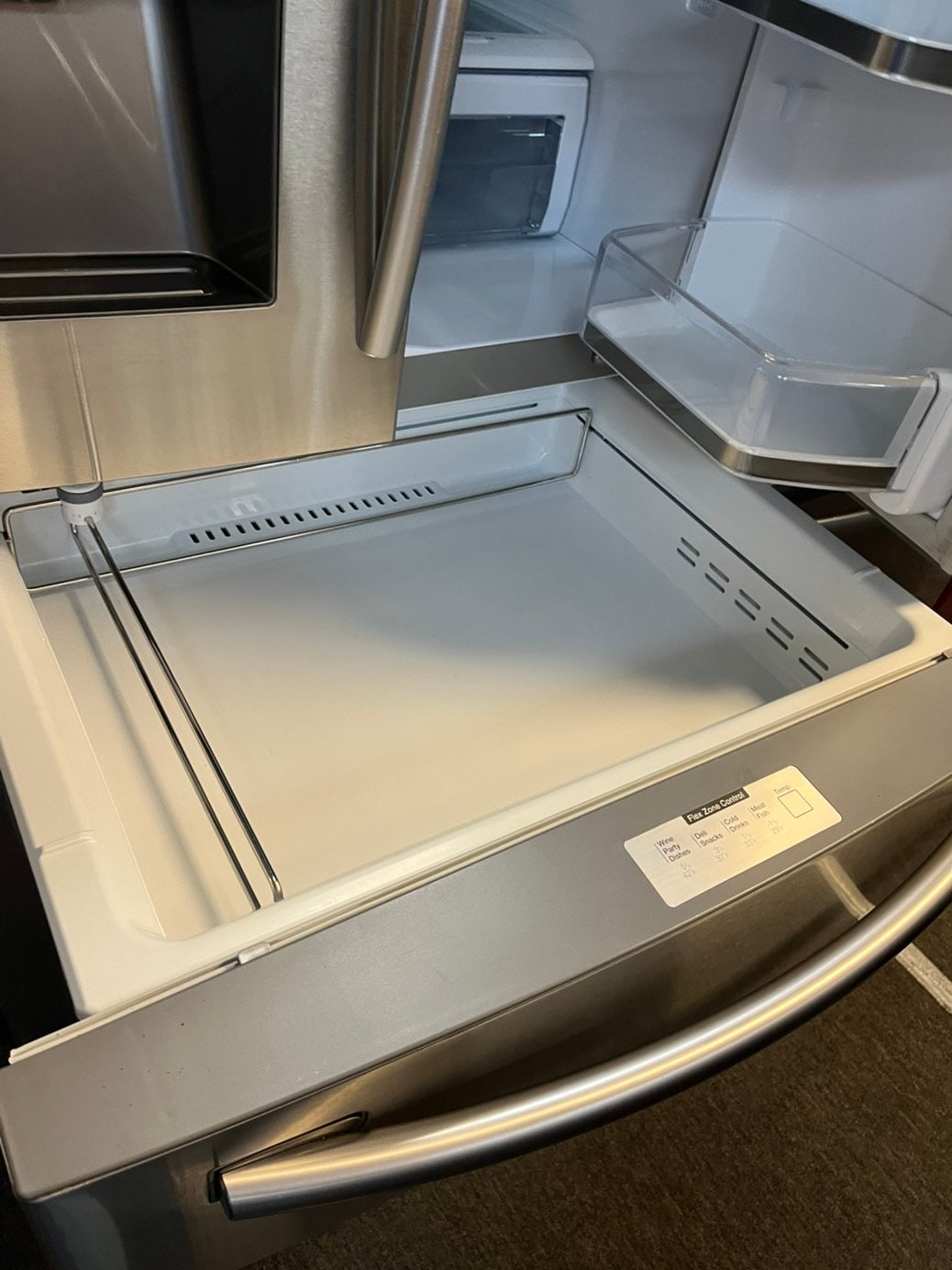 =•Samsung 33” wide 4-doors French door Refrigerator 33w x 69h 30”1/2depth. /stainless steel w/ ice water dispenser 33" #RFSMG338L