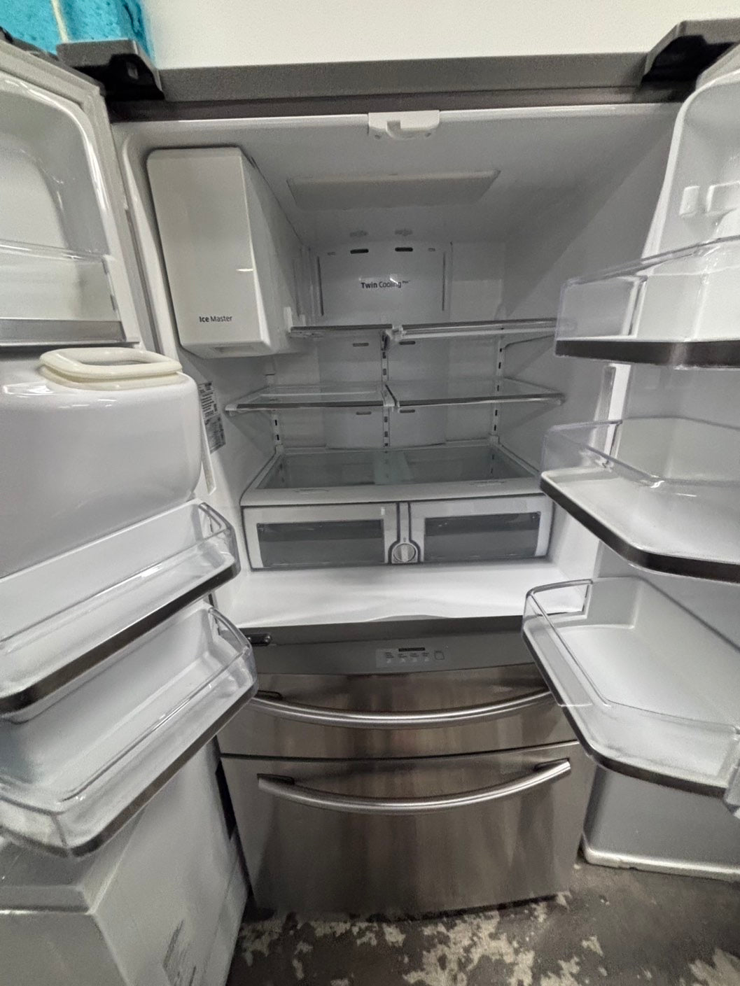 >*Samsung 4-doors French door Refrigerator 33w x 69h 30”1/2depth. /stainless steel w/ ice water dispenser 33" #RL7Q21QB