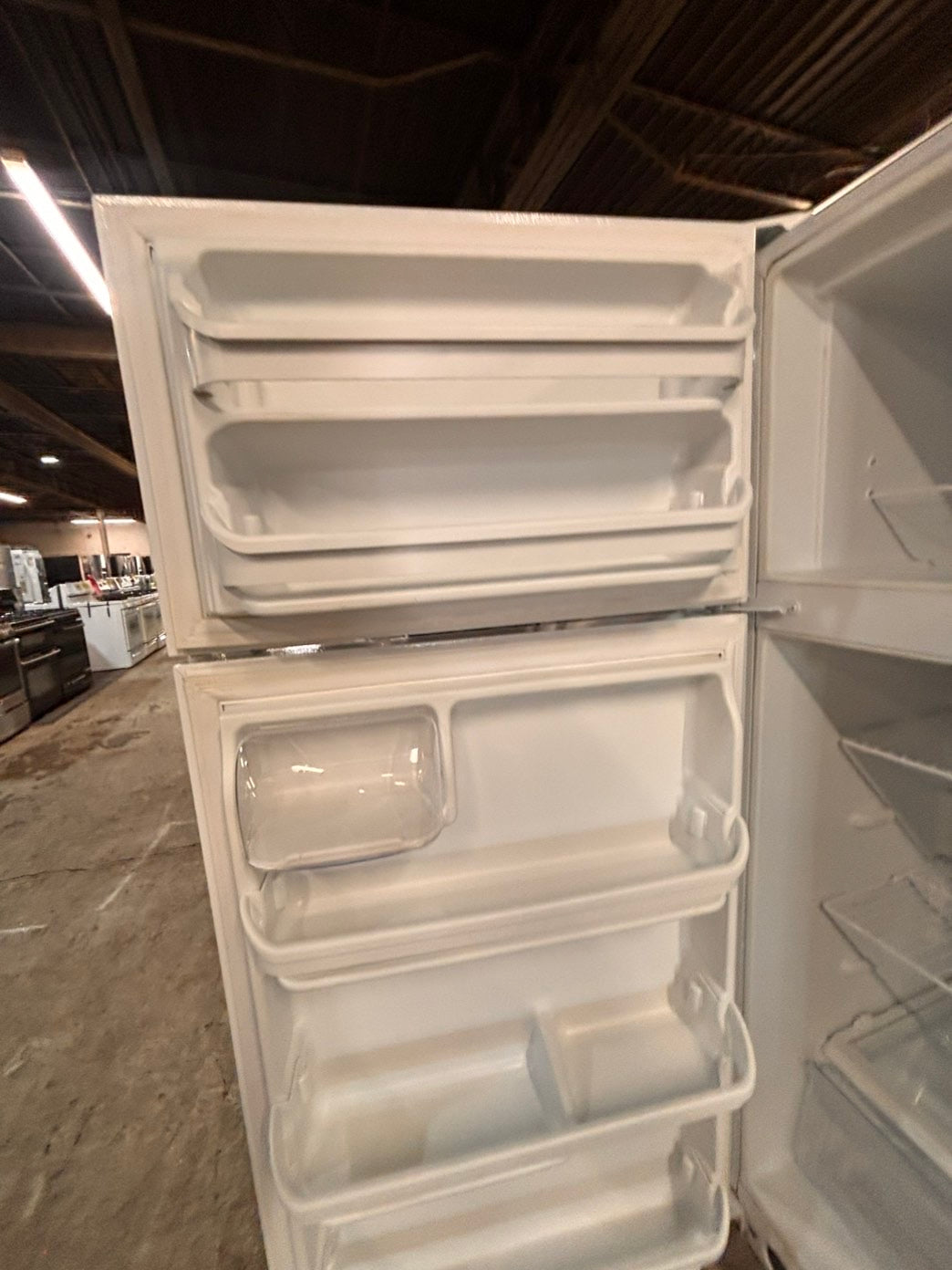 >*frigidaire 30”x 66h ,18cu.ft -top freezer refrigerator working 💯 white  color -used refurbished 30”  #TB4WYCB