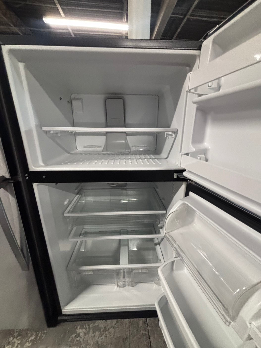 >>whirlpool 33” Top freezer fridge  with ice maker inside , black used-refurbished #RFB33B