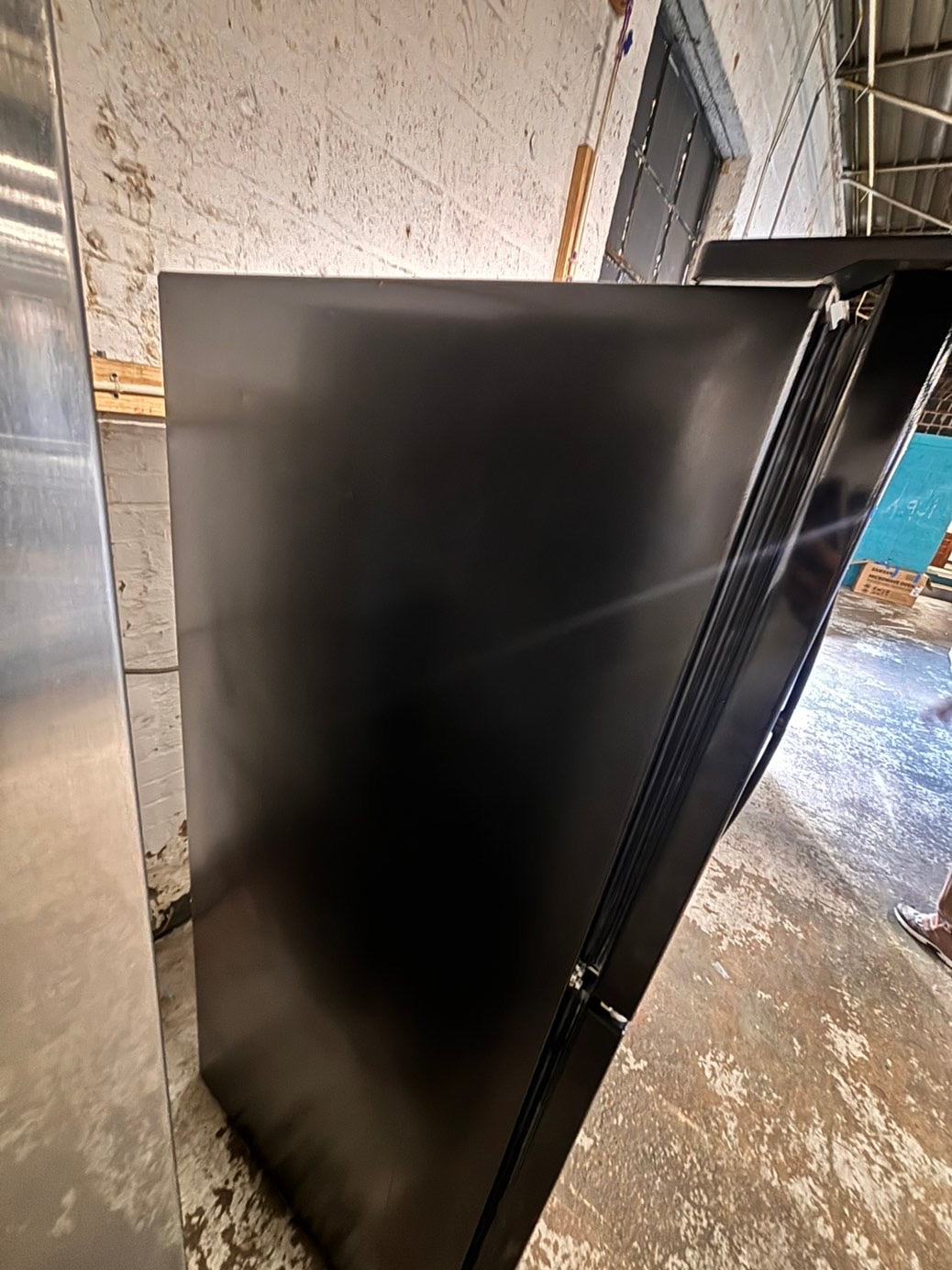 >whirlpool 33” Top freezer fridge   ,black used-refurbished #RW31T2B