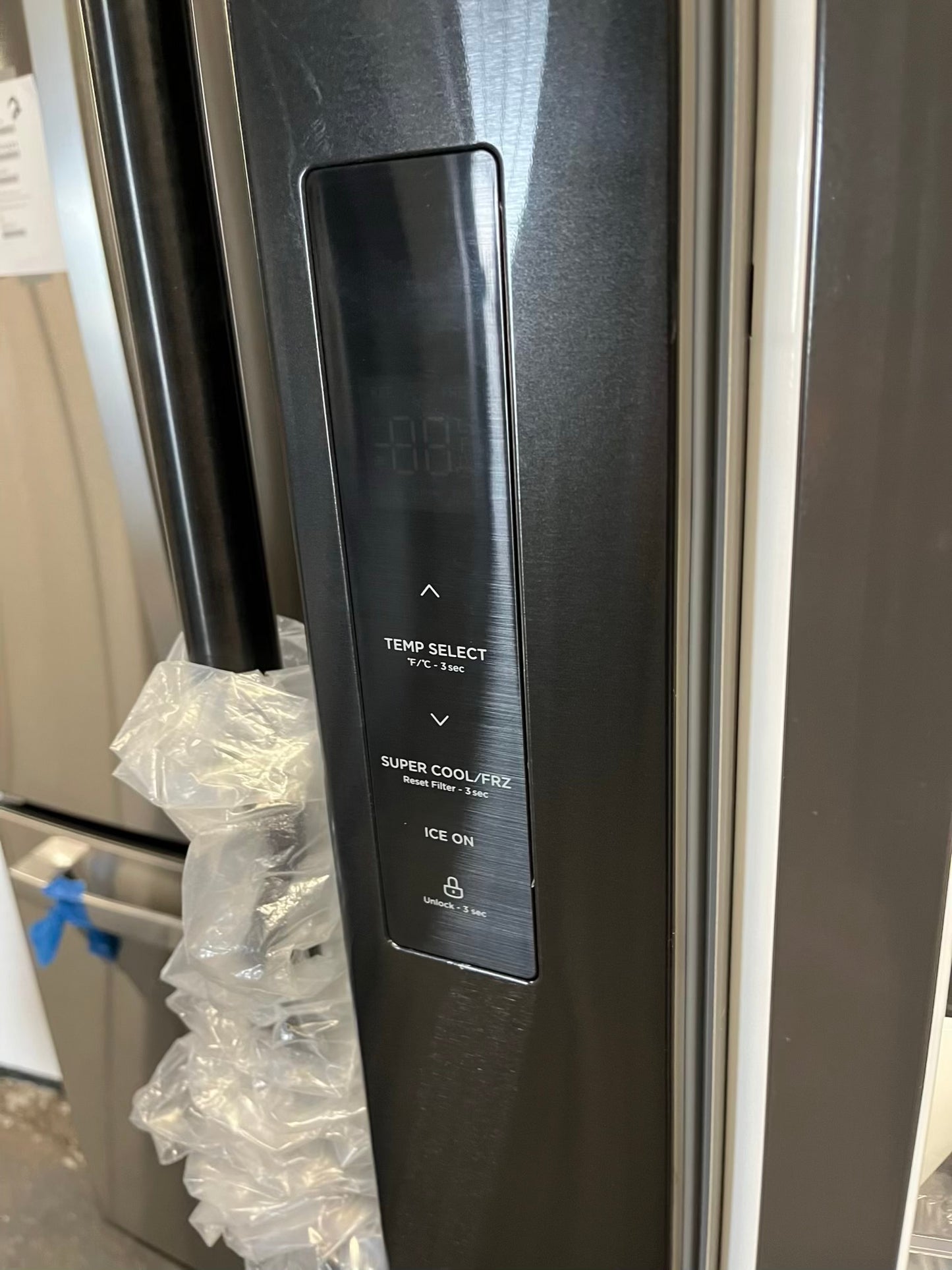 OPEN BOX 📦 | SCRATCH & DENT - ZLINE 36 in. 28.9 cu. ft. Standard-Depth French Door External Water Dispenser Refrigerator with Dual Ice Maker in Fingerprint-Resistant Black Stainless Steel #RF842FB