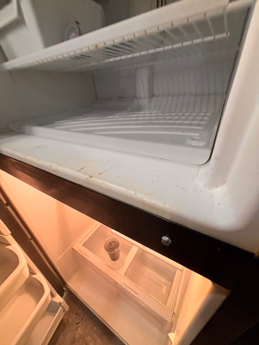 >*whirlpool  30” 18cu.ft -top freezer refrigerator black  with ice maker inside  used-refurbished #RW3B61B