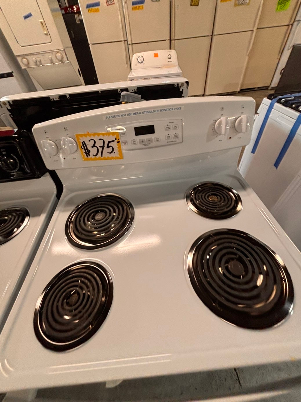 <> GE like new white electric coil top range coil 220v bake /Broil 4 burner used-Refurbished  great condition 30" #EG124B