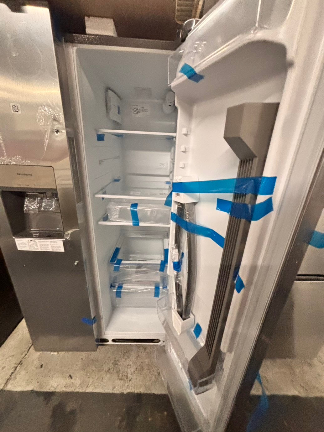 >newOpen Box 📦 | scratch & dent Frigidaire full size  36”in. Side-by-Side Refrigerator in Stainless Steel with iced maker & water dispenser #RF261FB