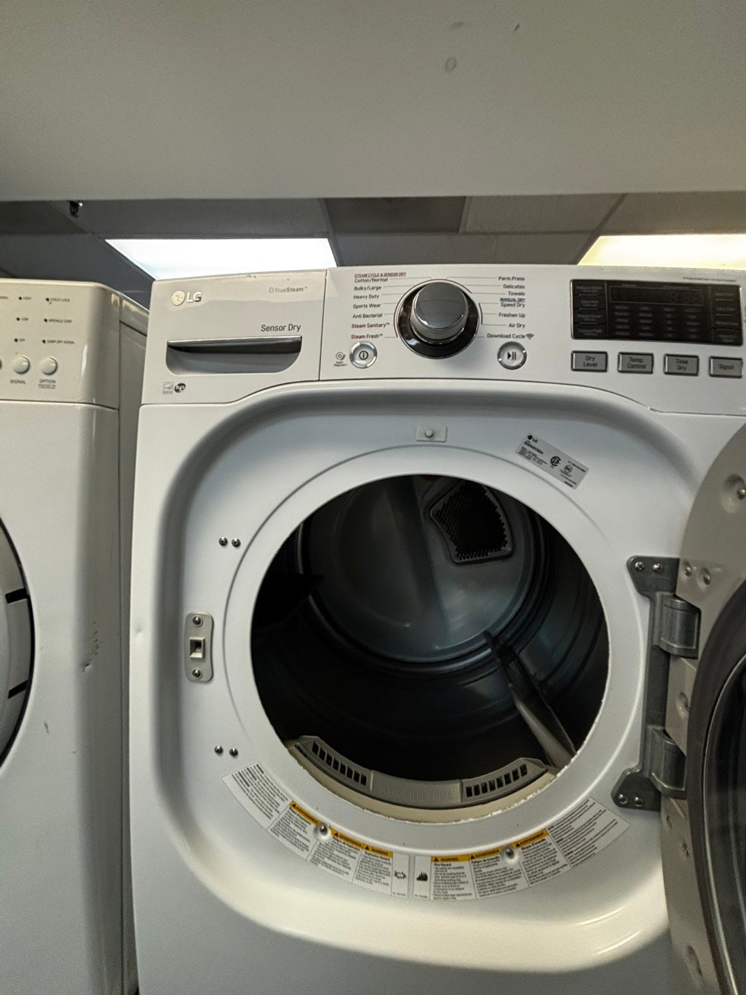 -LG steam cycle washer 4.5 cu ft & dryer 7.5 cu ft set electric 220v front load stackable sensor dry He In white #WD834JL