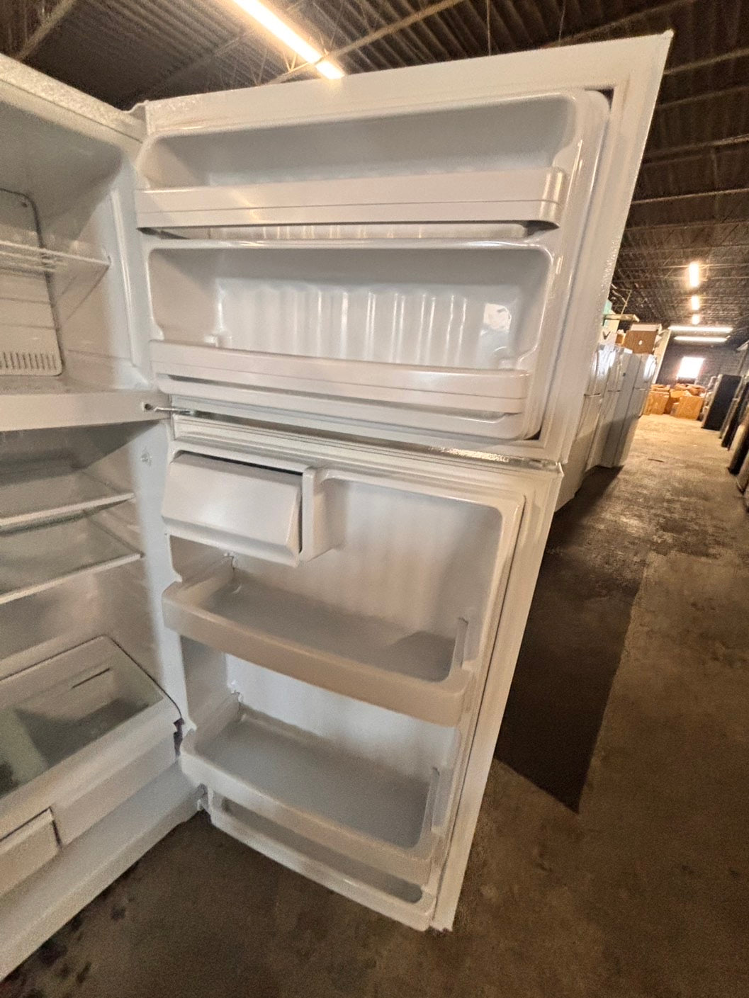 >28”Ge top freezer fridge white used-refurbished #ZZFL81B