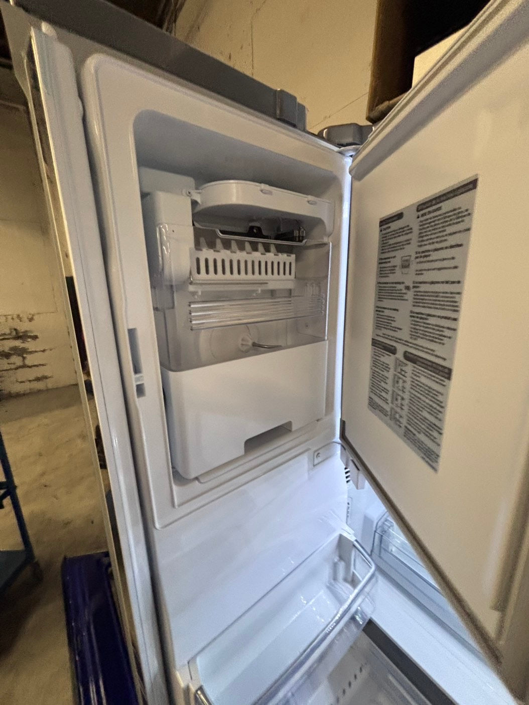 >special 3pc. Combo =LG French door Refrigerator counter depth  w/ ice water dispenser 36",gas stove 5 burners & new the range microwave all same brand  #ARF31B3PC