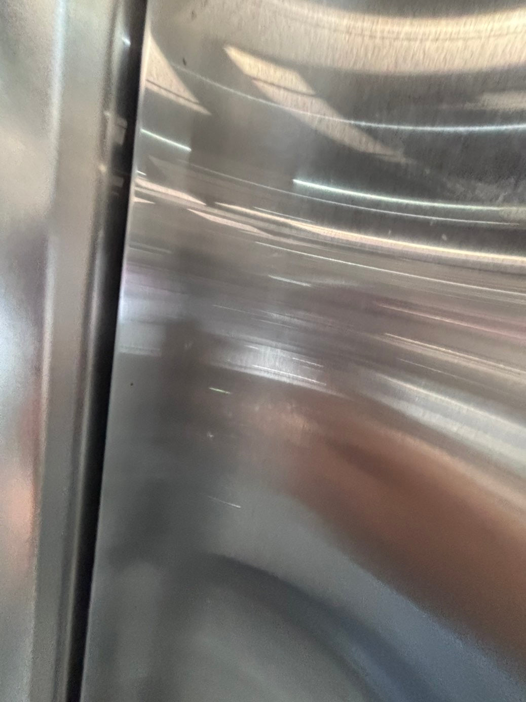 >*36”Bosch counter depth side by side doors  fridge stainless steel color  (ice maker  doesn’t work) only water 💦 dispenser works !doesn’t affect on the others functions. 36” #BS41VWB