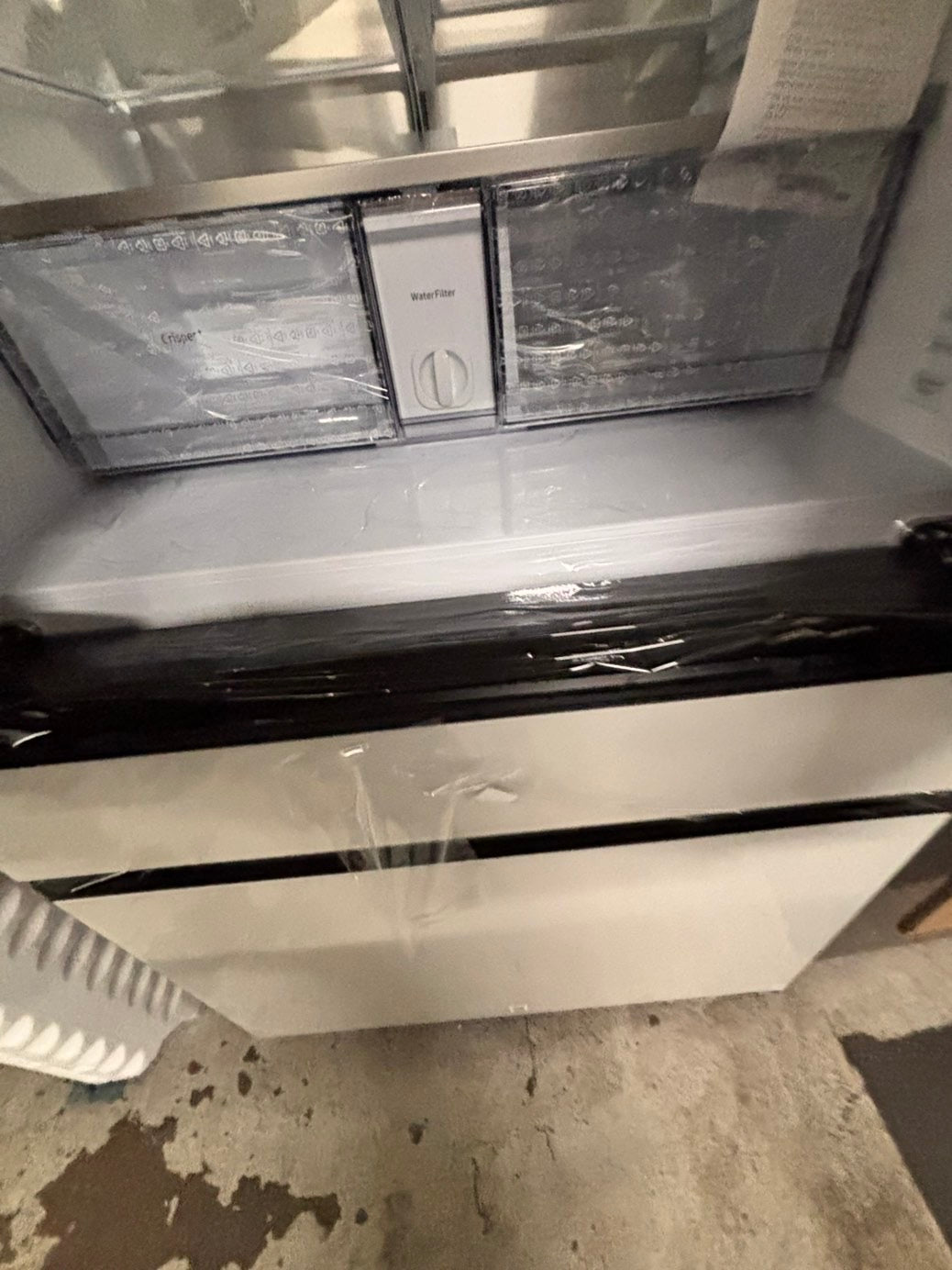 >Bespoke 4-Door French Door Smart Refrigerator, White (29 cu. ft.) Custom Bespoke 4-Door French Door Smart Refrigerator in White Glass features a Dual Ice Maker and Beverage Center with water
#RF29G2YB