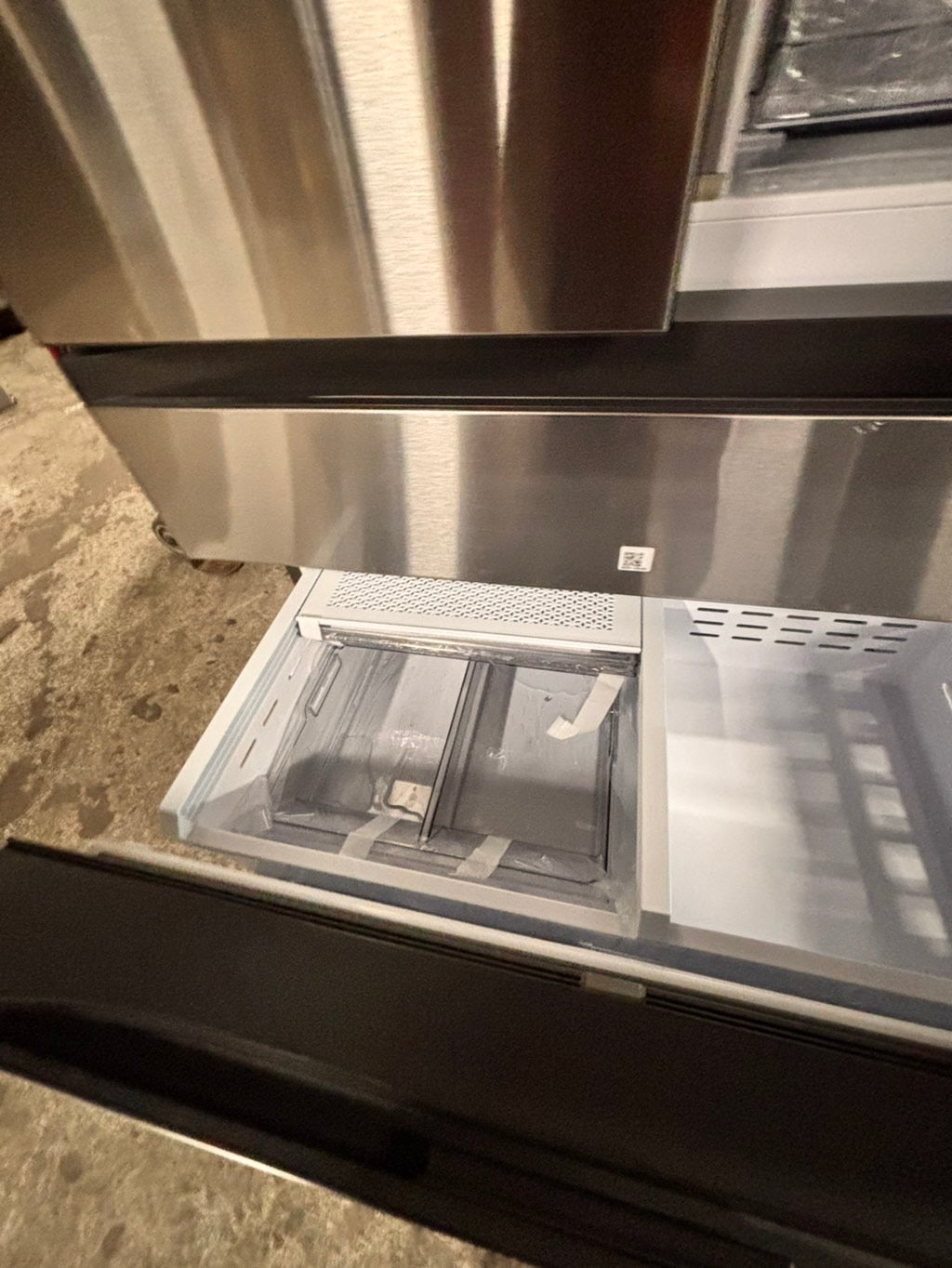 >special 🔥New open box (costumer return ) Counter Depth 4-Door French Door Refrigerator. A revolution in convenience and design, the concealed Beverage Center features both a water dispenser and ice maker 
#RFSZ51YB (Copy)
