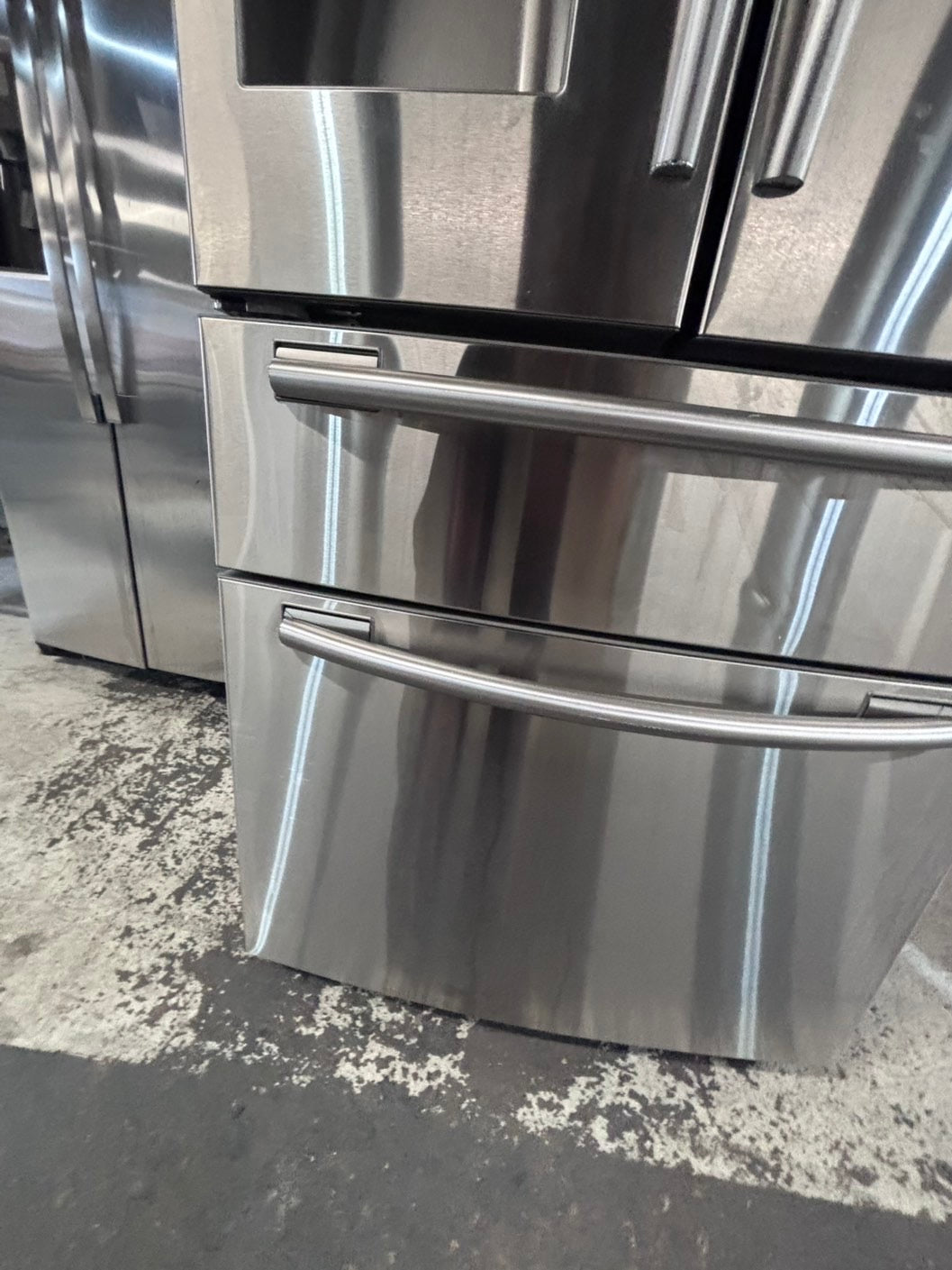 >*Samsung 4-doors French door Refrigerator 33w x 69h stainless steel w/ ice water dispenser 33" #RL7Q33QB