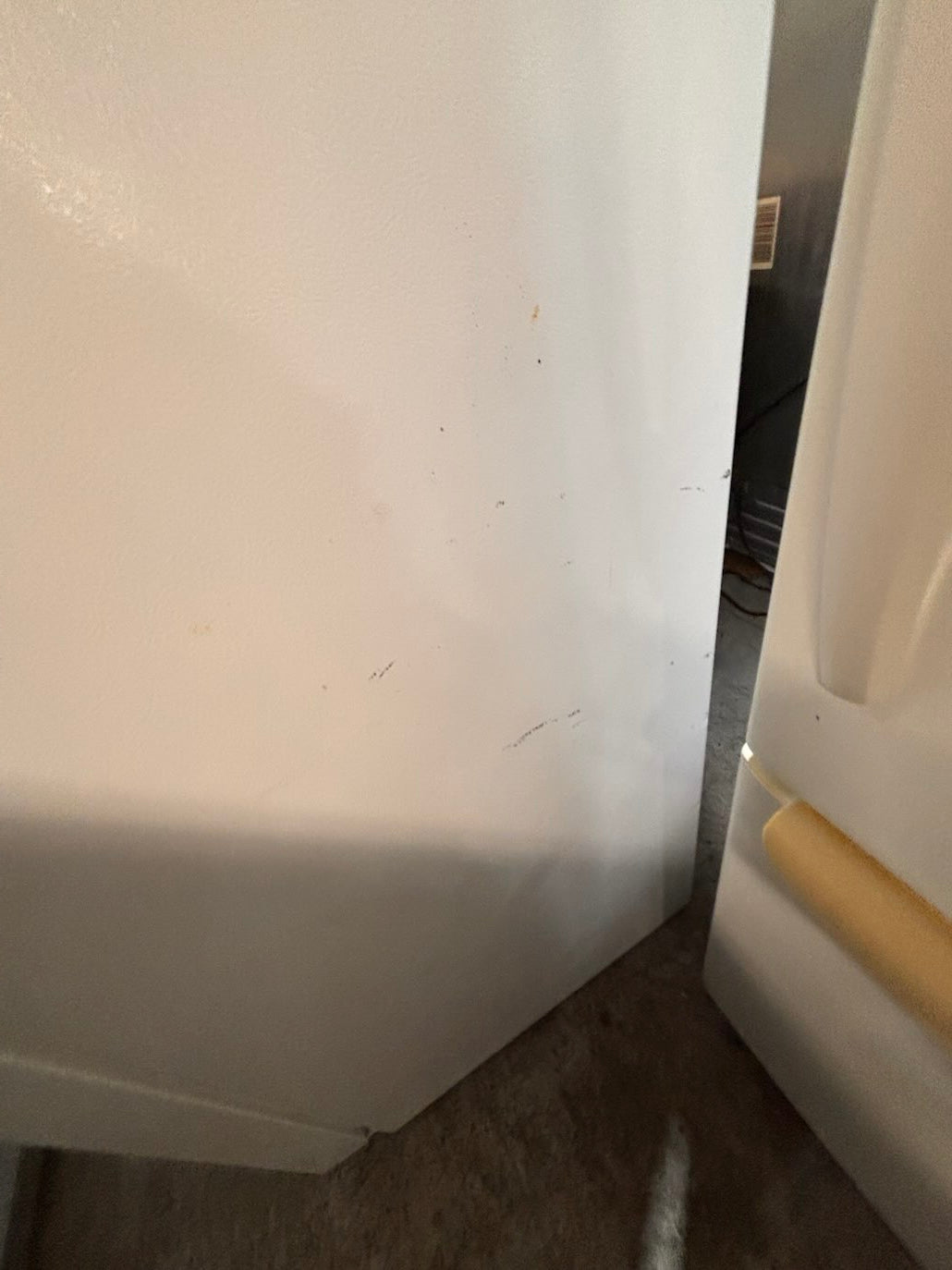 }}28”w x 68 1/2h. Whirlpool  top freezer fridge white color   working 💯  used-refurbished #FWGETSRB