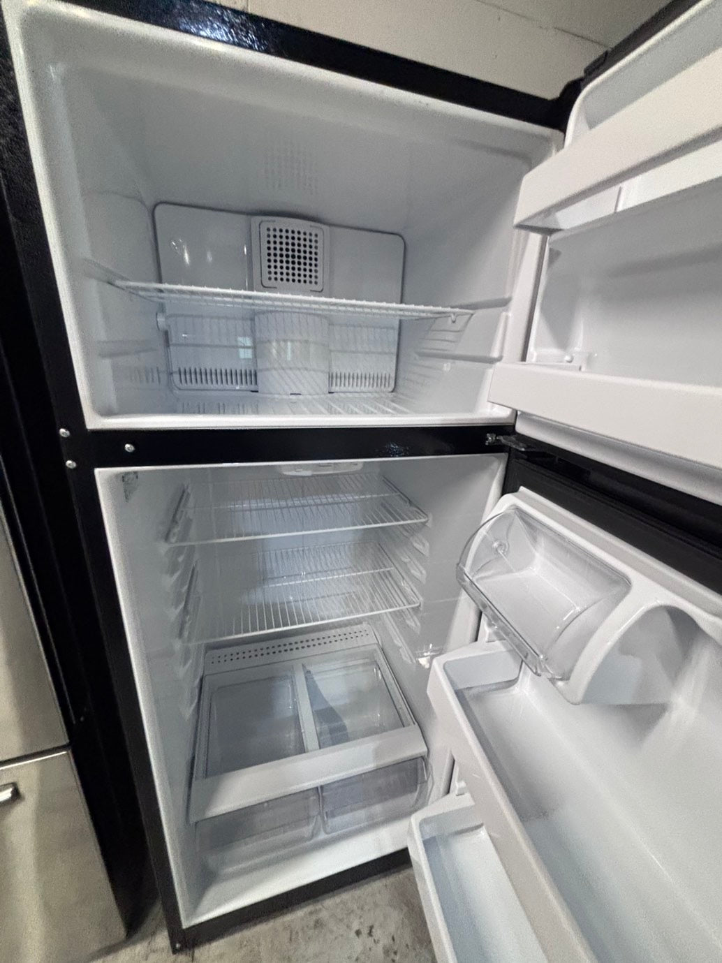 >*28” GE top freezer fridge black used-refurbished #FFSA3RB